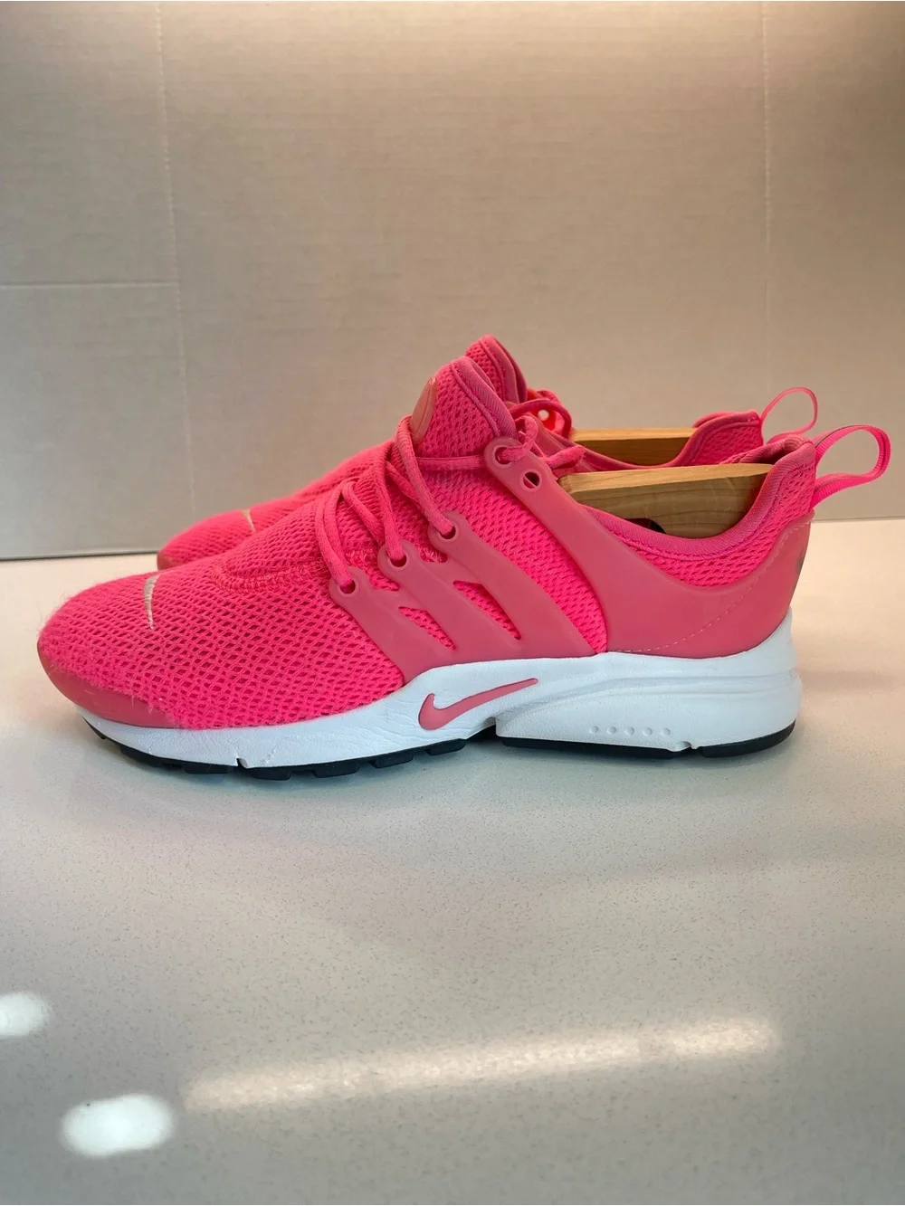 Nike Women’s Hot Pink Mesh Lace-Up Running Sneakers Size 6
